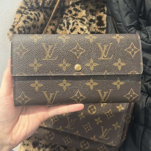 Louis Vuitton Handbags - Louis Vuitton wallet monogram